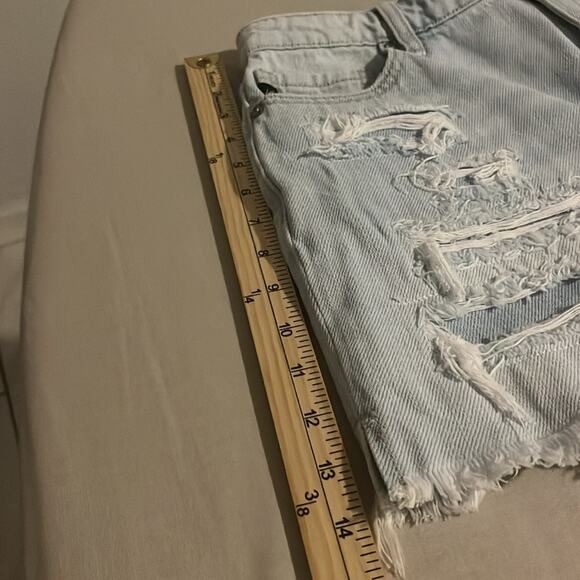 Kancan Women's High Rise Distressed Mom Shorts Light Wash Women SZ 27 - Picture 6 of 9